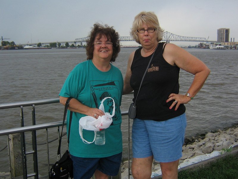 Linda, Suzi.JPG